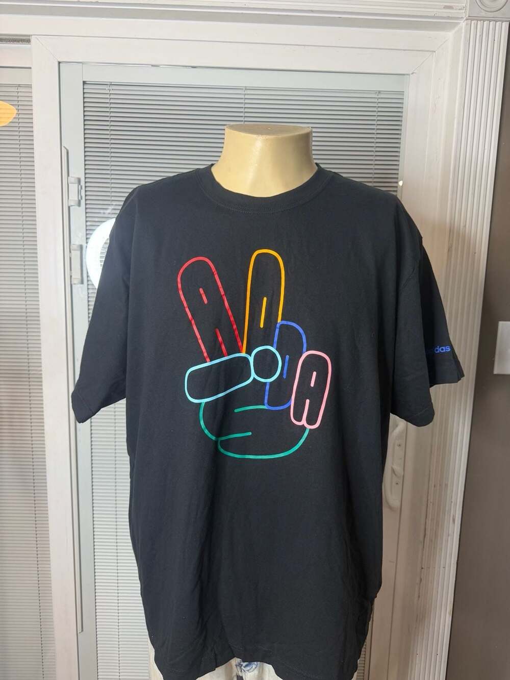 NWT Men’s Adidas Originals Graphic T-Shirt.